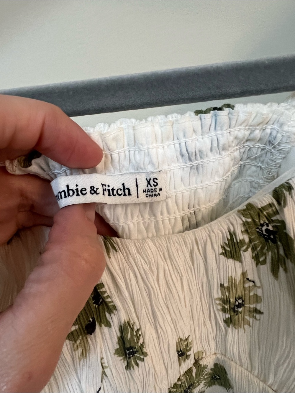 Abercrombie & Fitch Olive Green Wide-Leg Pants and matching floral top - Picture 3 of 8
